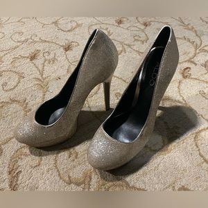 Aldos Gold Sparkly Heel - Sz 6.5